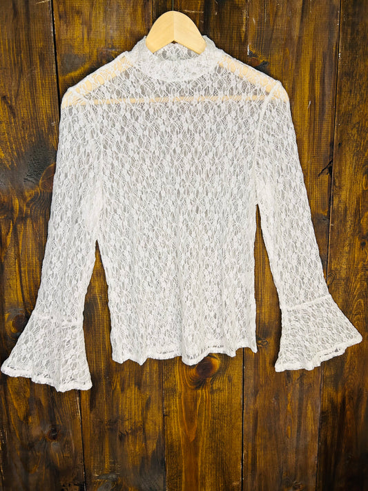 Lace bell sleeve layering top