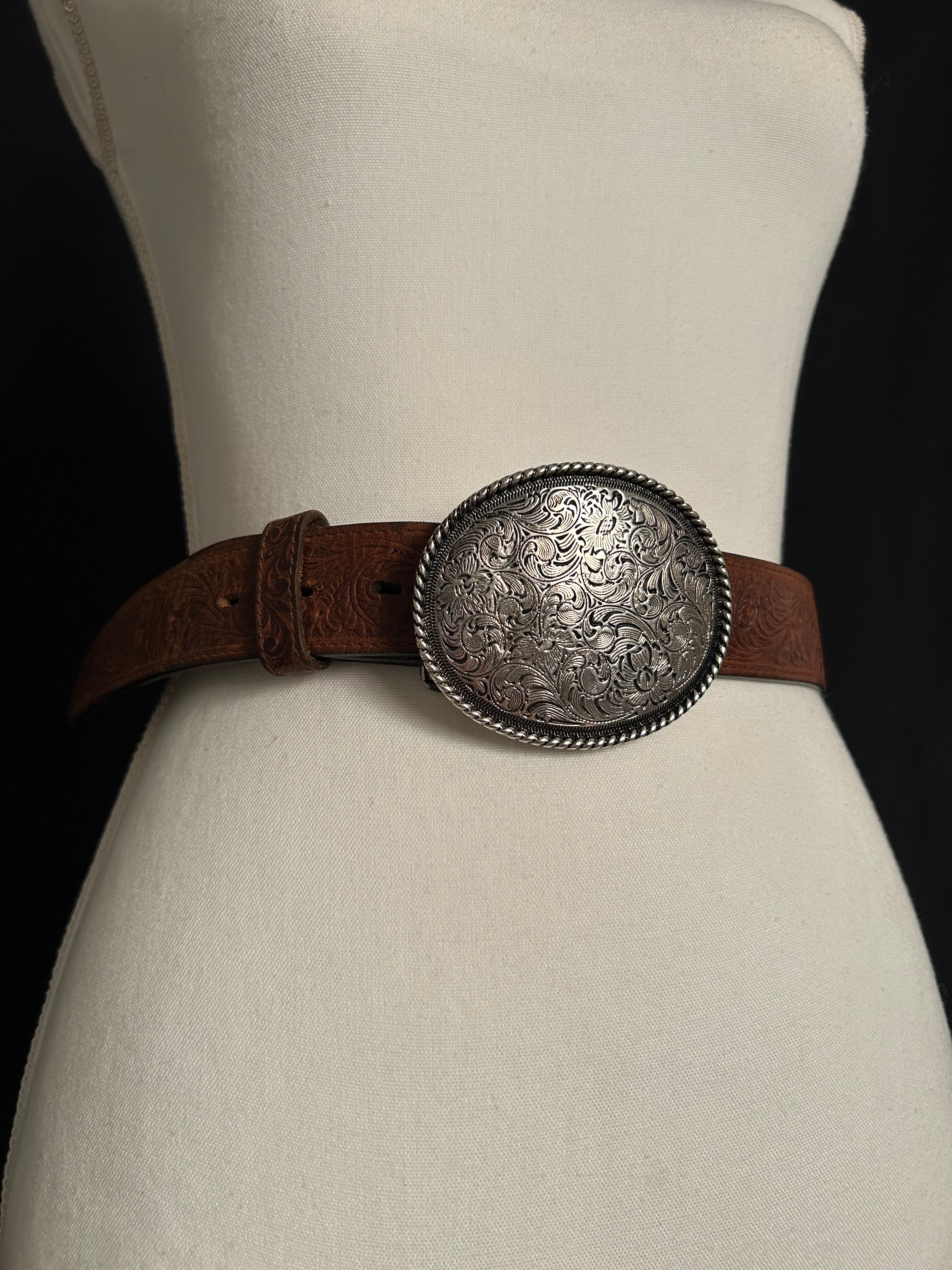 Filigree belt buckle