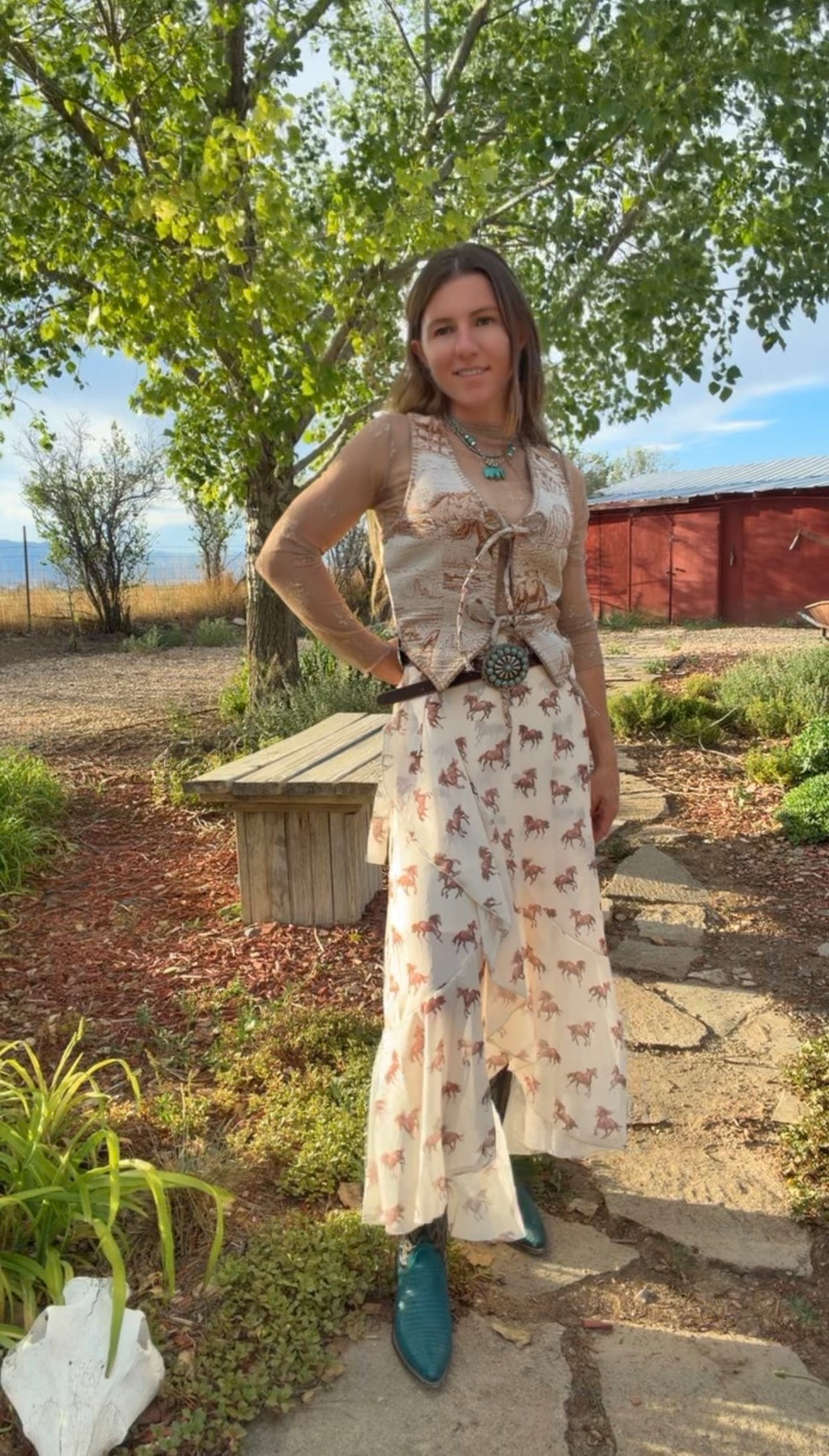 The canyon light halter vest