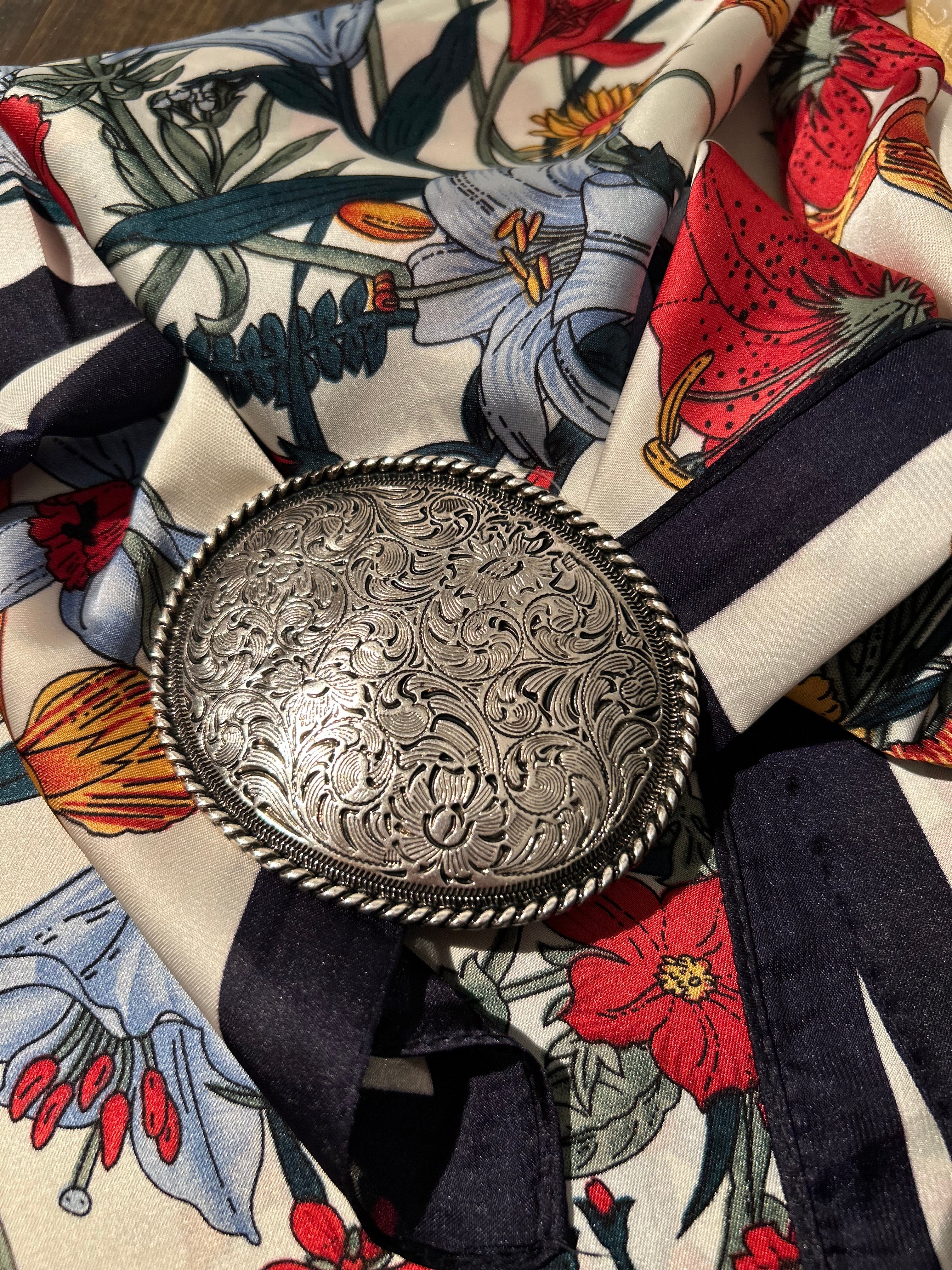 Filigree belt buckle
