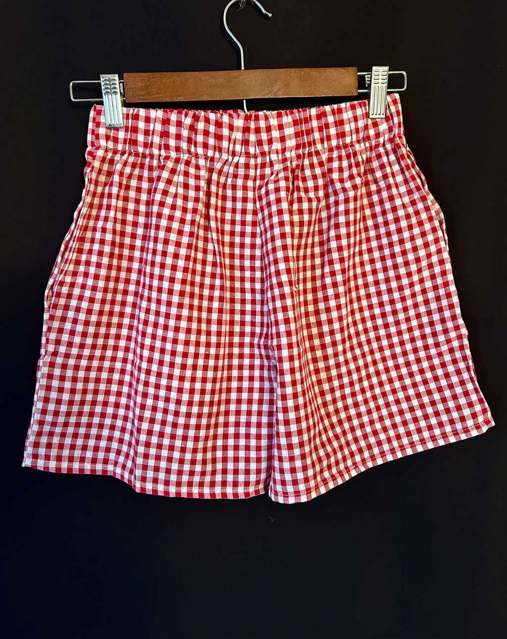 The Farmhouse shorts (red)