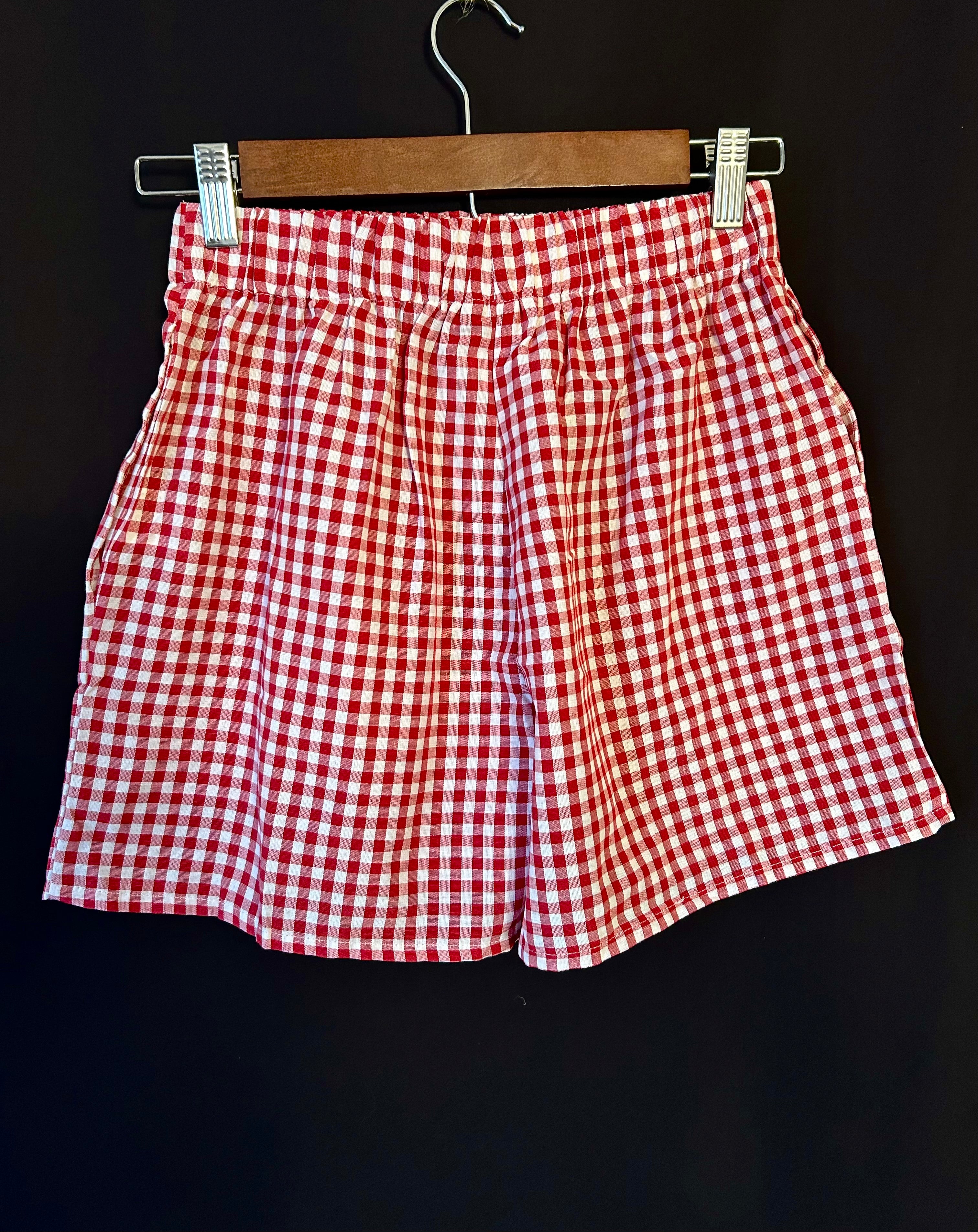 The Farmhouse shorts (red)