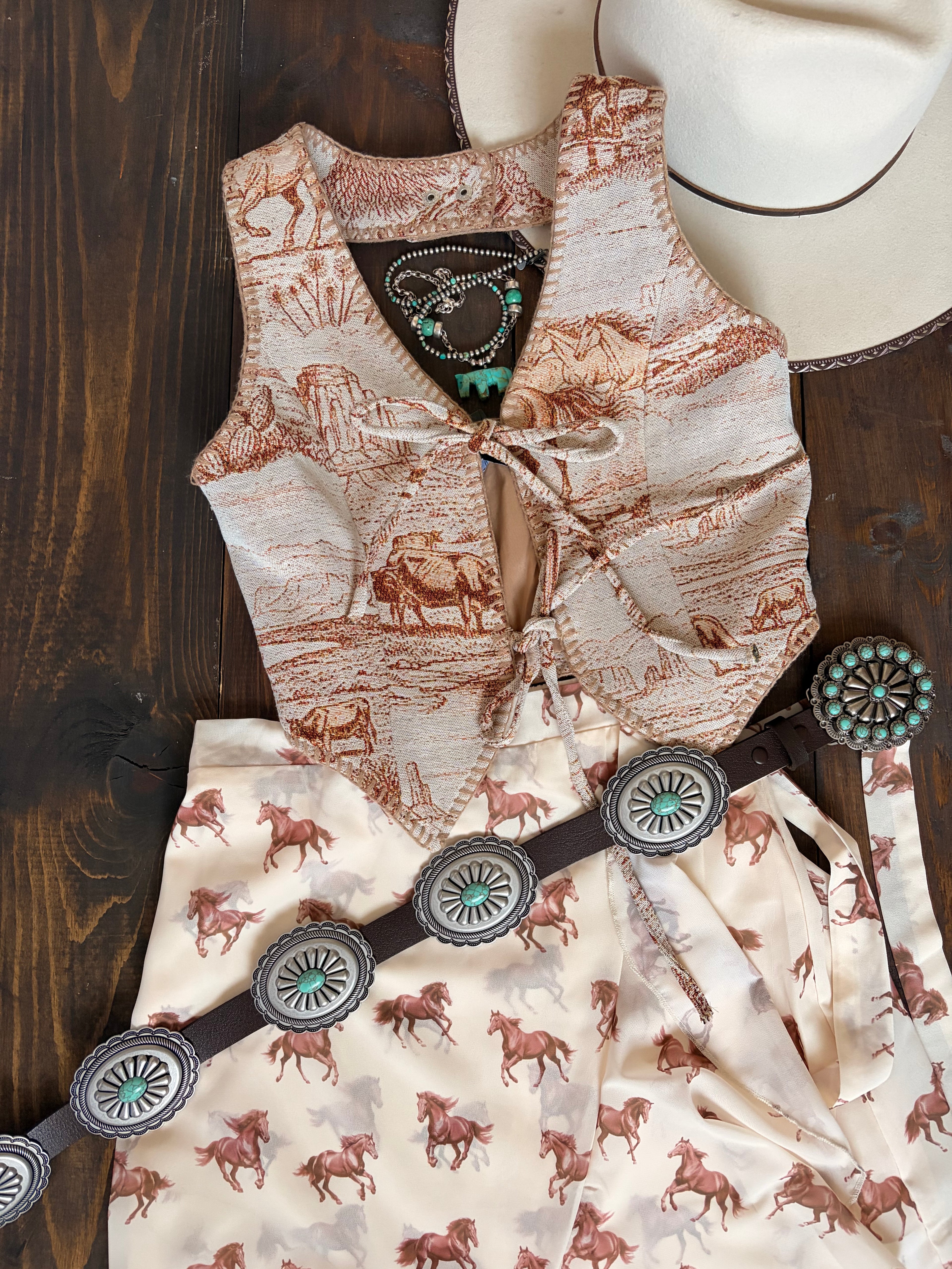 The canyon light halter vest