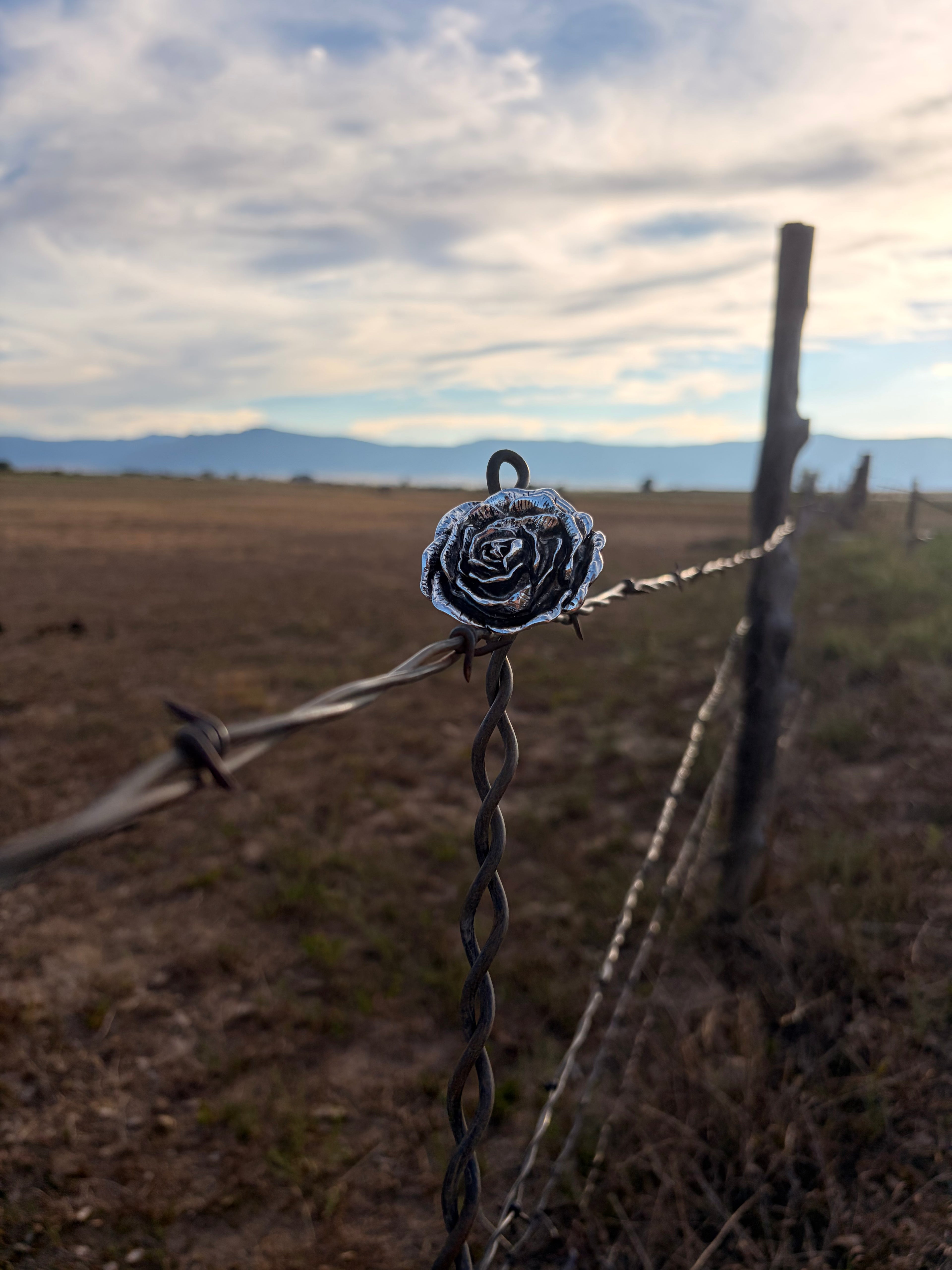 The barbed wire Rose - statement ring