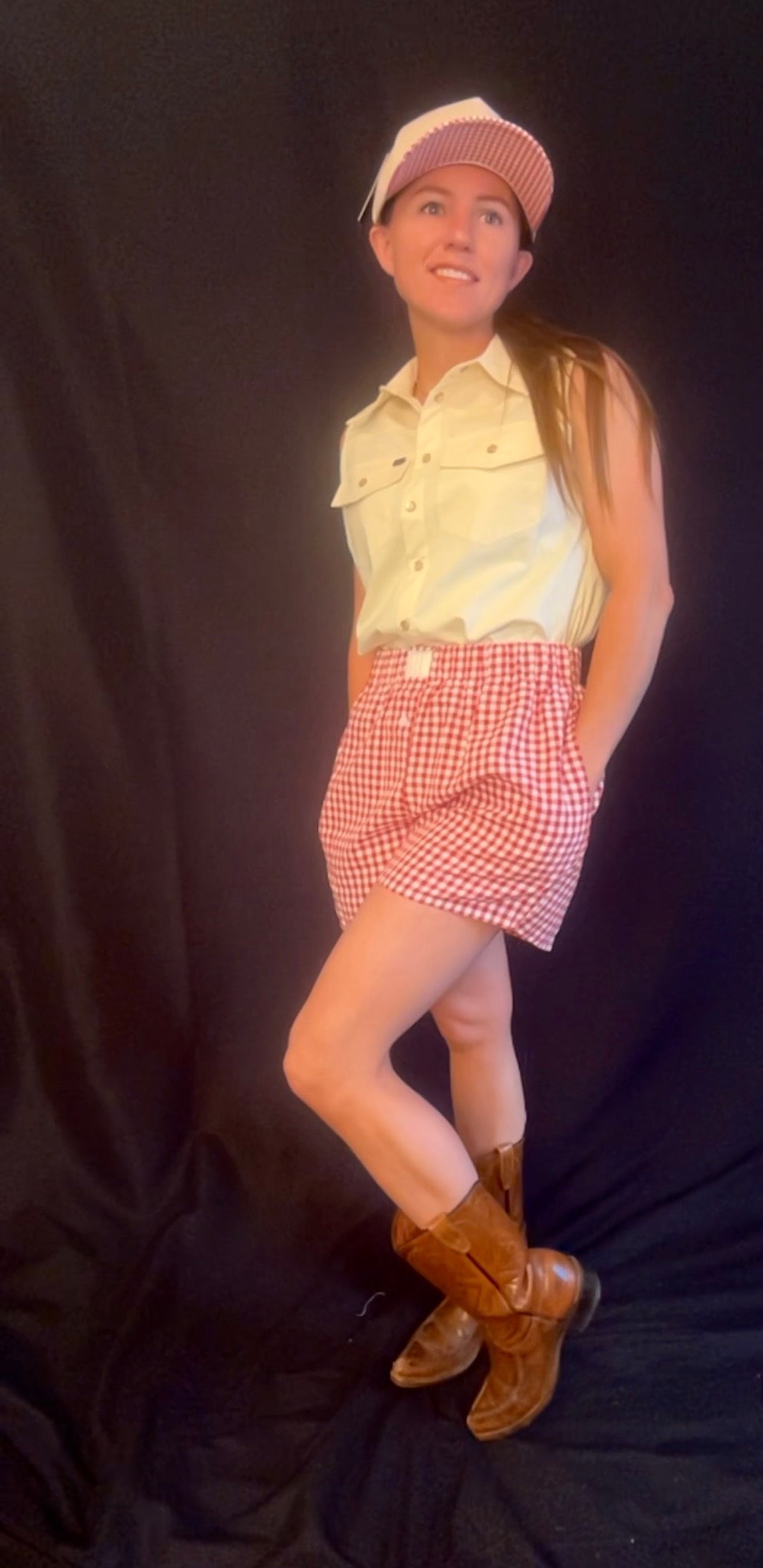 The Farmhouse shorts (red)