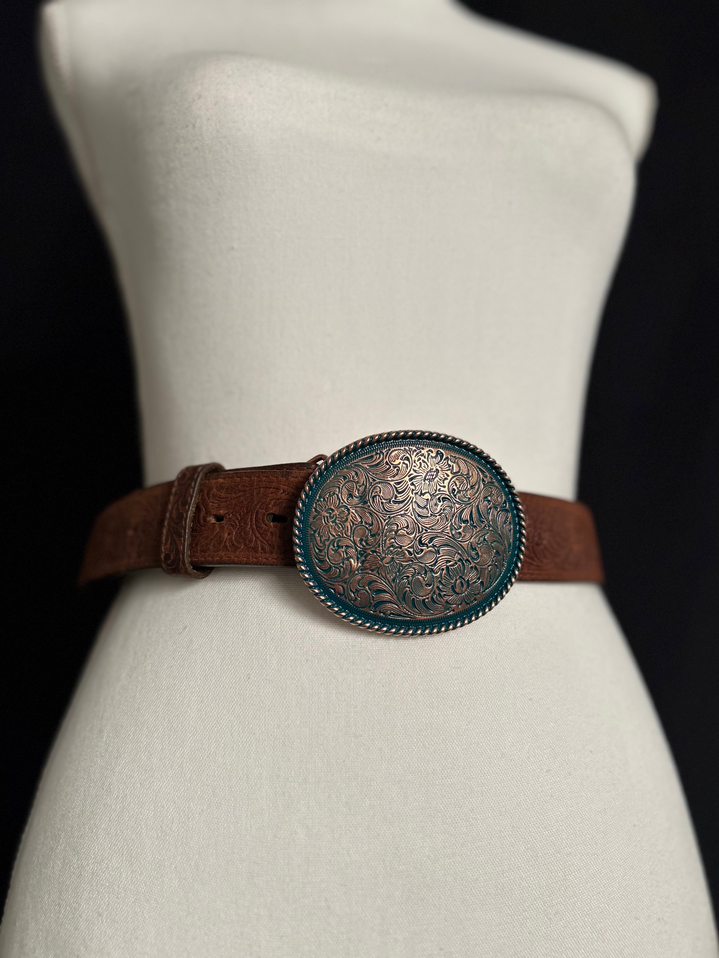 Filigree belt buckle
