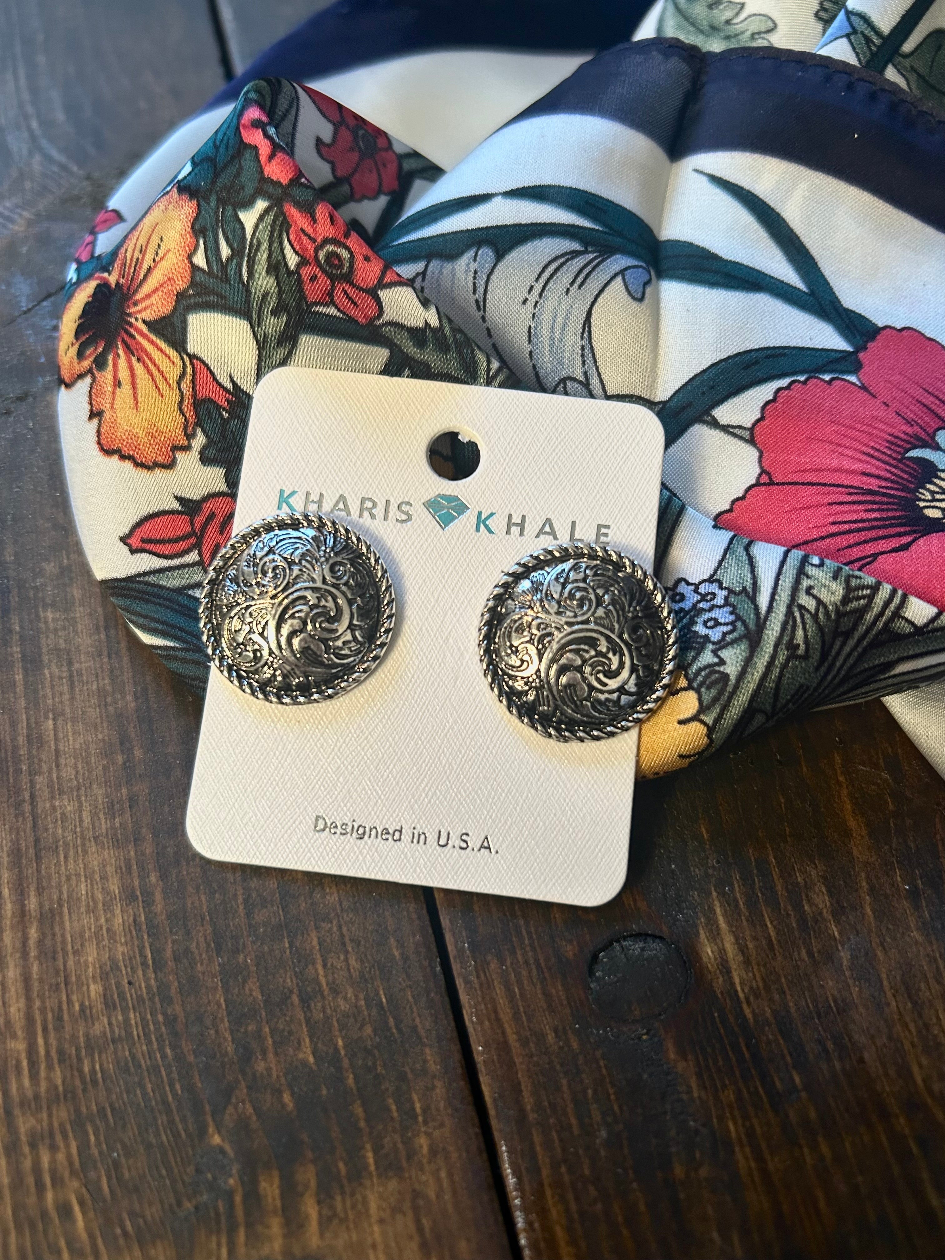 Classy Cassie - earrings