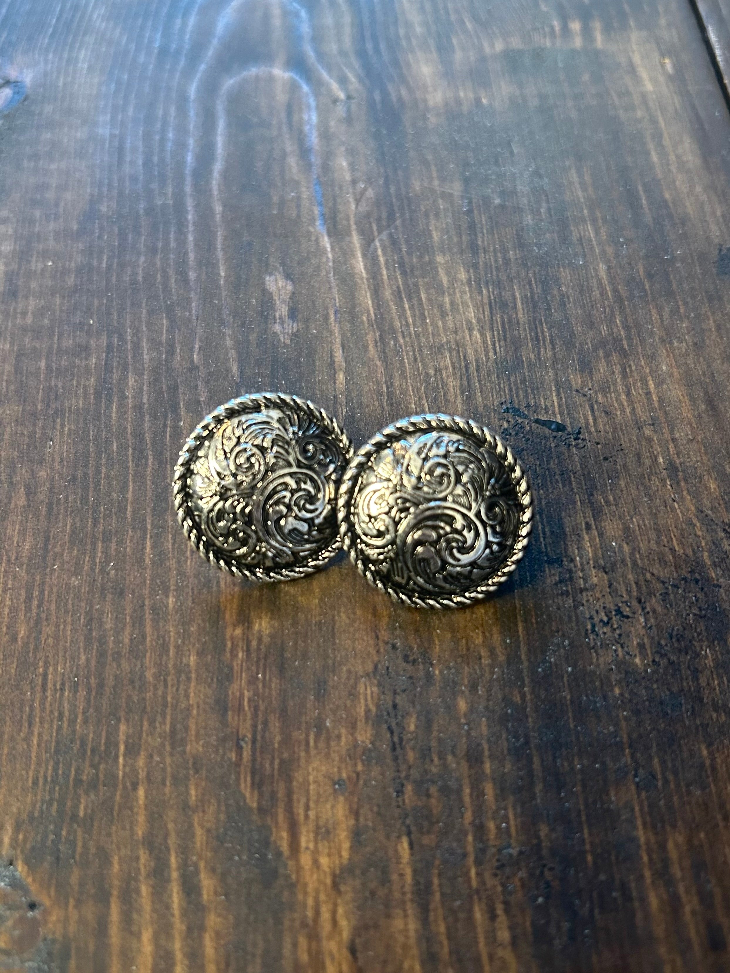 Classy Cassie - earrings
