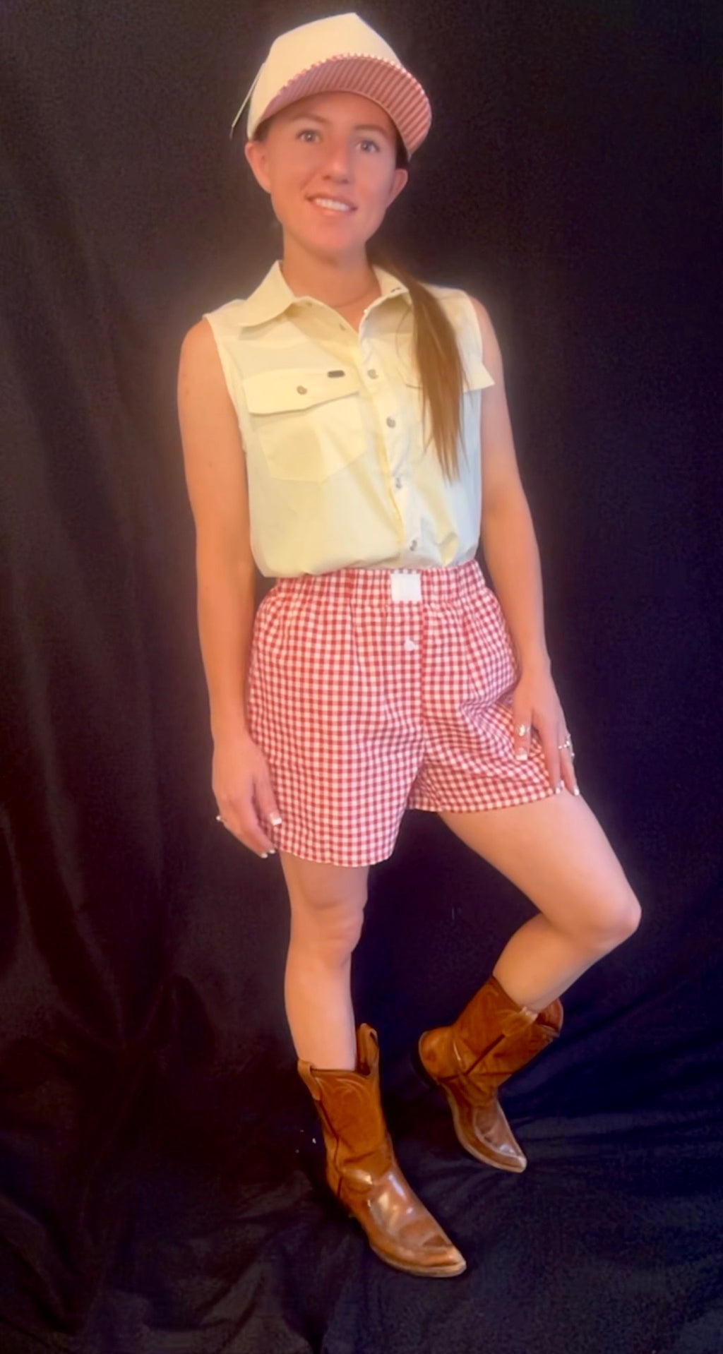 The Farmhouse shorts (red)